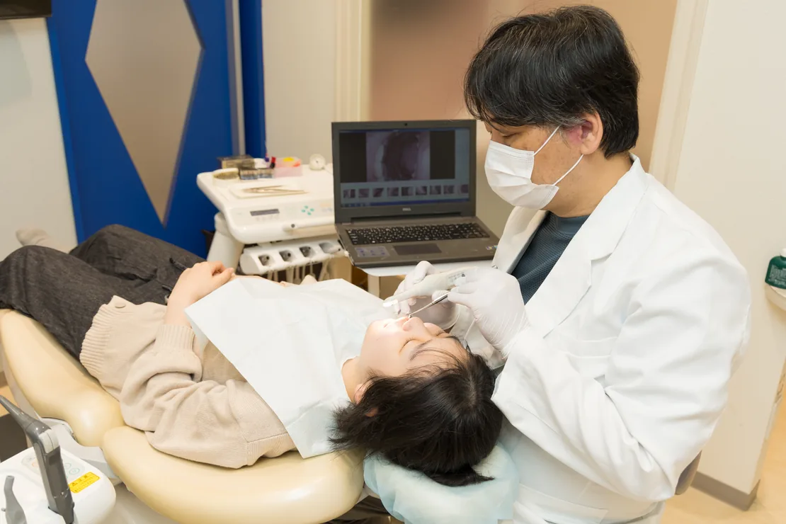 モニターを使った説明の様子