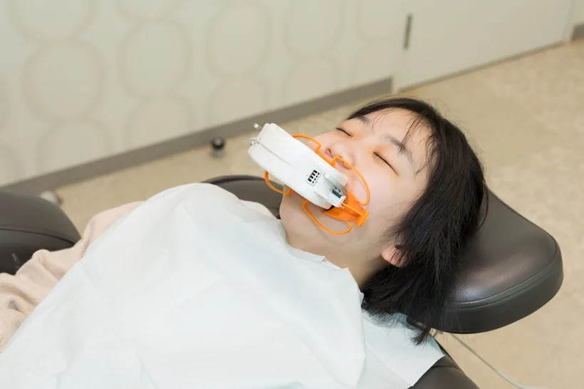 ホワイトニング処置の様子