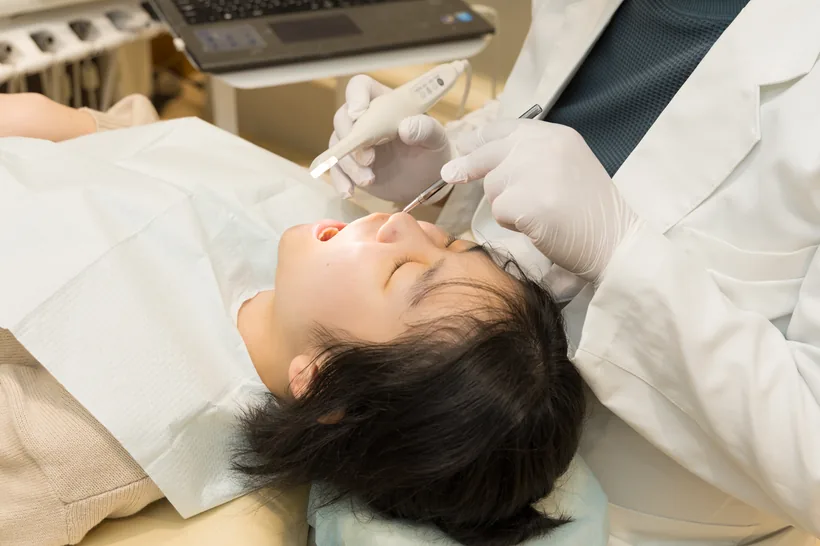 口腔内カメラでのチェックの様子